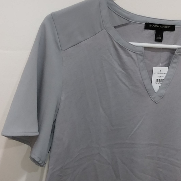 NWT Banana Republic V-Neck T-Shirt - Picture 7 of 8